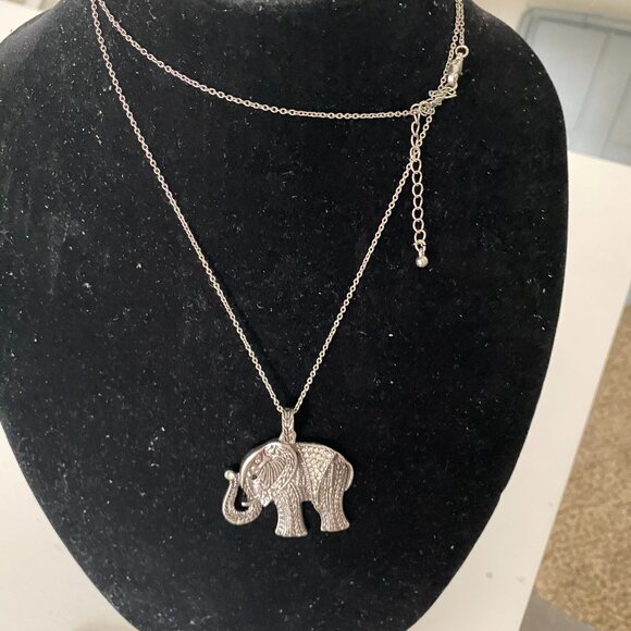 Elephant Pendant necklace - Picture 2 of 2